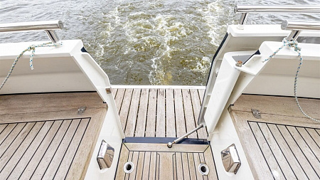 Яхта Privateer Trawler 50